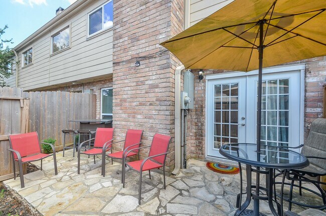 Building Photo - 10264 Briar Forest Dr