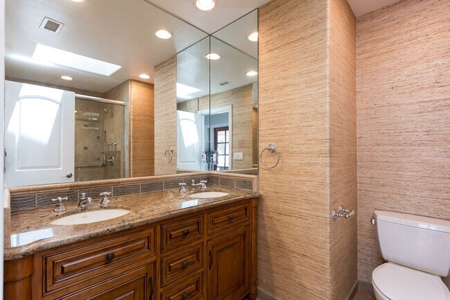 Building Photo - Spacious Entertainers Retreat in San Carlos!