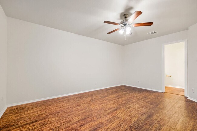 Building Photo - FRESHLY PAINTED  |  OPEN CONCEPT  |  NEAR SCHOOLS & SHOPPING