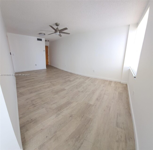 Building Photo - 250 180th Dr