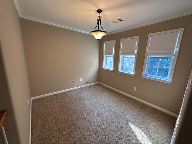 Building Photo - 2009 Dundee Way