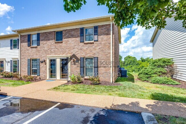 Building Photo - 717 Fox Ridge Dr