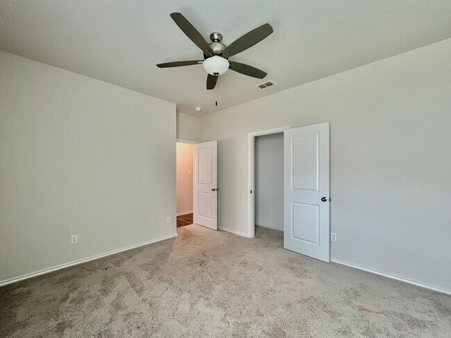 Building Photo - 202 S Rainbow Dr