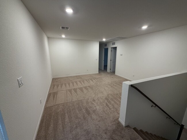 Building Photo - Stunning 4-Bedroom Home with Loft & Den – Spacious and Move-In Ready!