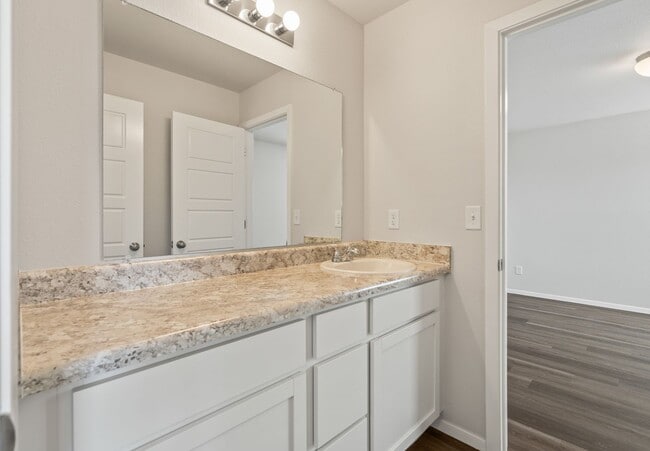 Building Photo - Pre-Leasing Now! Make This Charming 3-Bedroom, 2.5-Bath Home in Farmington Yours!