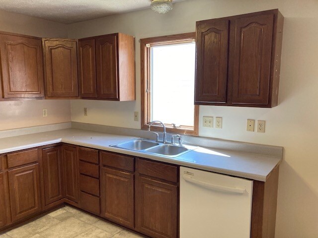 Building Photo - 3915 Central Ave