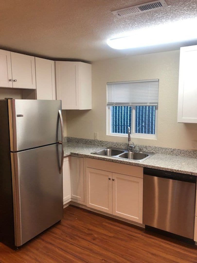 Interior Photo - 4 Lanterns