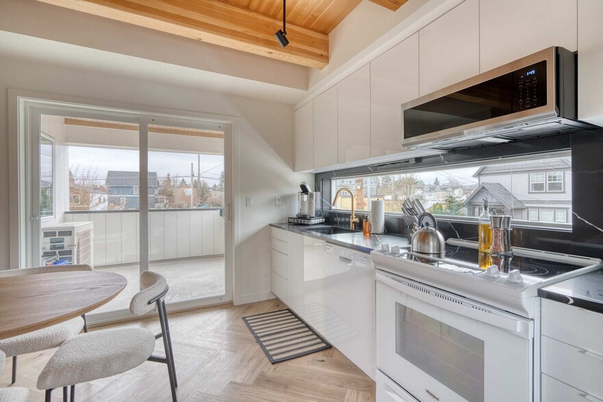 Building Photo - 5016 NE 26th Ave