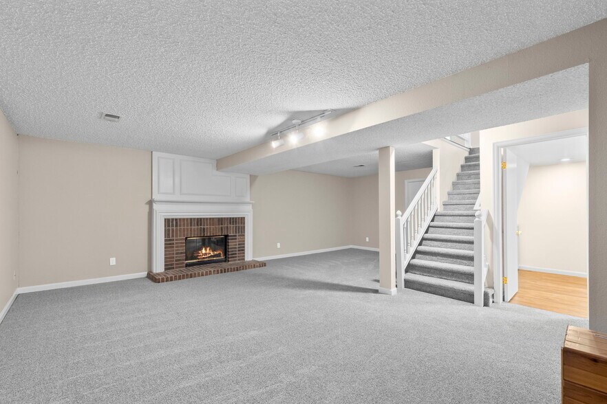 Building Photo - 12665 Grove Ct