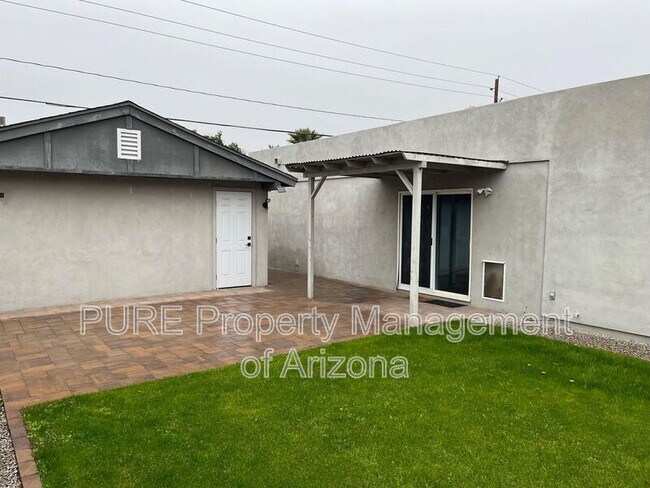 Building Photo - 2201 E Montecito Ave