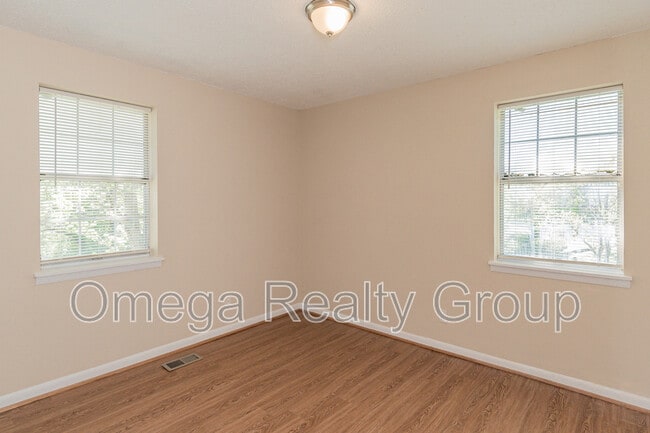 Building Photo - 213 Ashley Dr