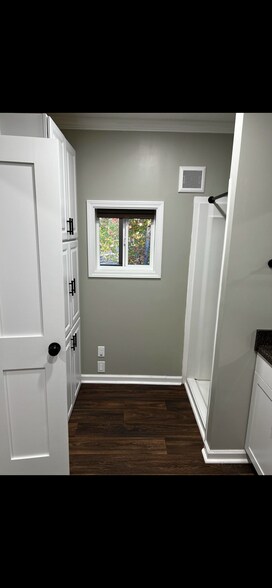 Includes everything internet electic heat a/c garbage outside maintenance.. just bring furniture - 289 Fox Trl