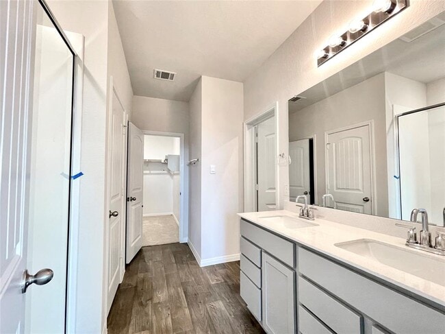 Building Photo - 467 Evergreen Sumac Lp