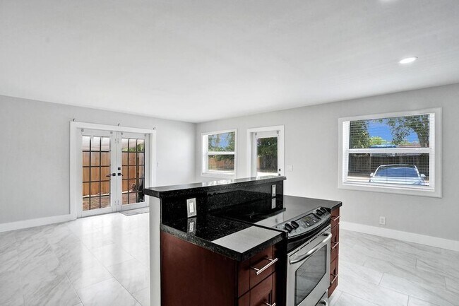 Building Photo - 800 SW 12th Ct