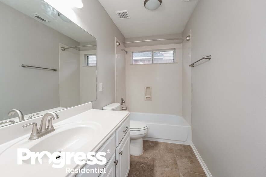 Building Photo - 7811 Iris Glen Ln