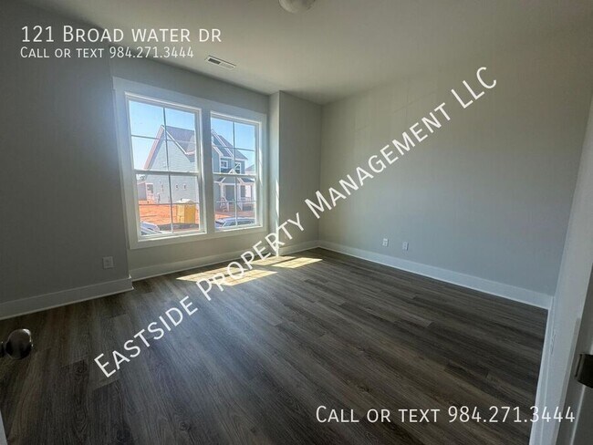 Building Photo - 121 Broadwater Dr