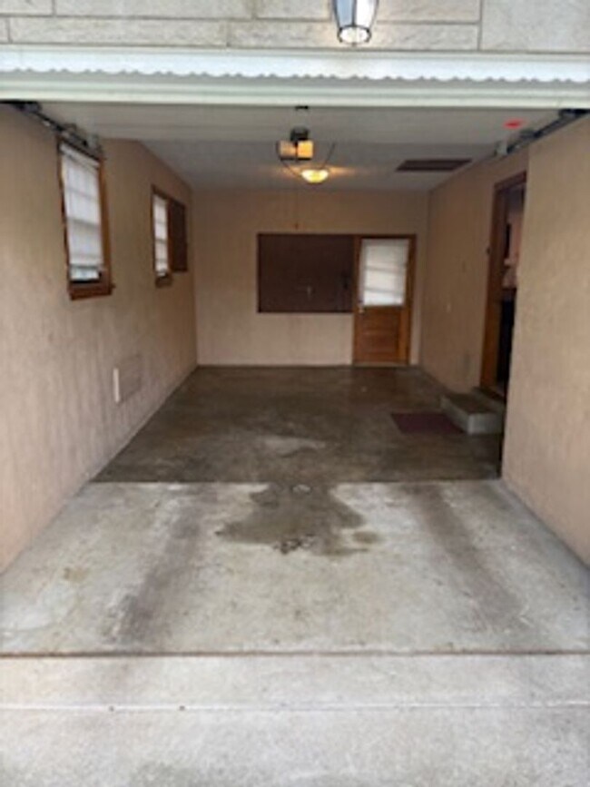 Building Photo - 2 Bedroom 1 Bathroom Home Available Soon