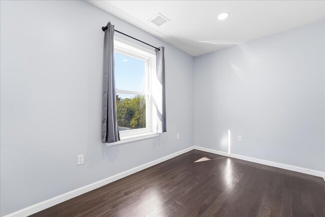 Building Photo - 225 Freeman Ave