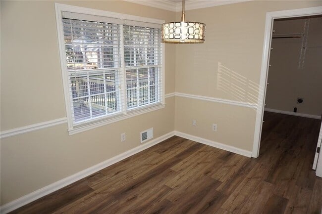 Building Photo - 1140 Falstaff Dr