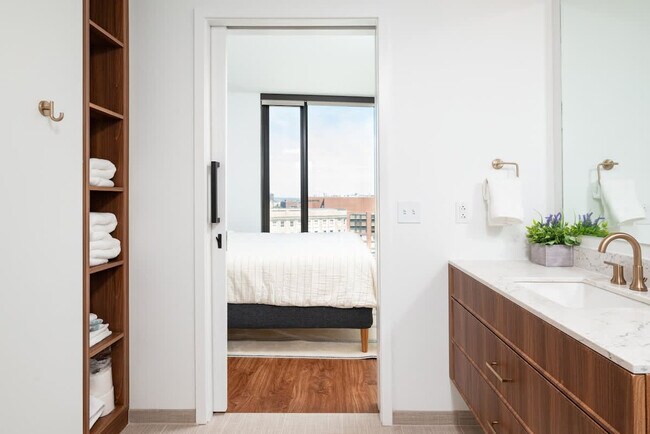 Building Photo - 212 Stuart St