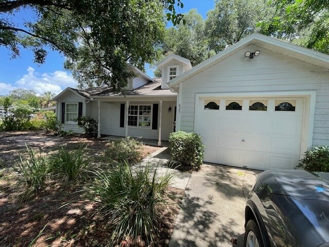 Building Photo - 825 Mary Frank Ct