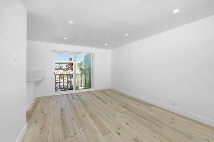 Building Photo - 133 34th St