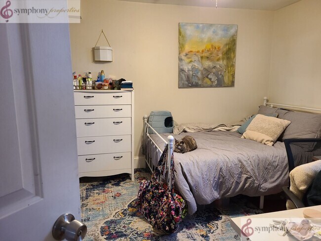 Building Photo - NO BROKER FEE!!!   MISSION HILL 5 BED/2 BATH WITH IN-UNIT LAUNDRY!!