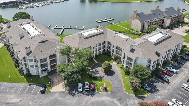 Building Photo - 12800 Melville Dr