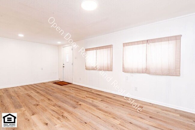 Building Photo - 209 1/2 S. Ijams St.