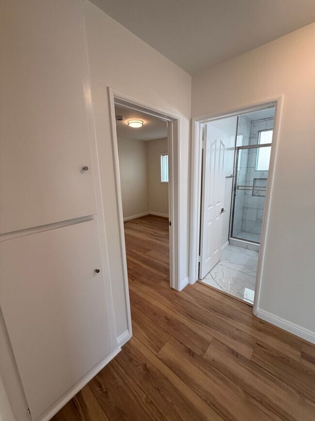 Building Photo - Completely Remodeled 2 Bed, 1 Bath in San Pedro w/ Garage Parking!