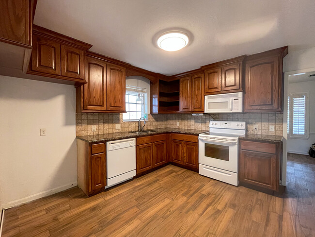 Kitchen - 1700 Cardinal St