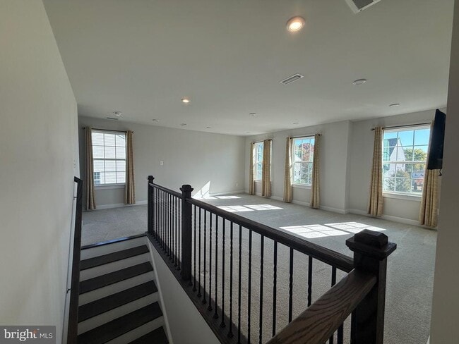 Building Photo - 440 Tree Of Heaven Way