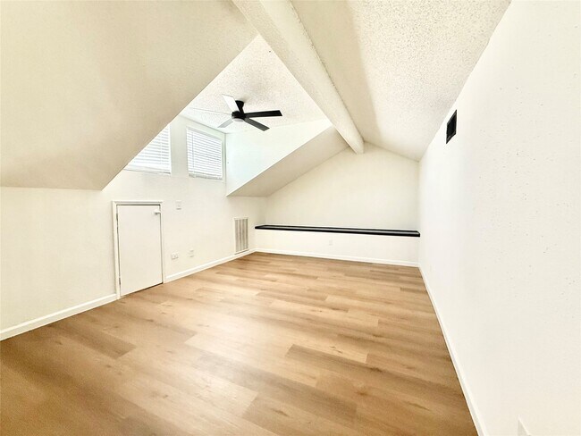 Building Photo - 11910 Green Glade Dr