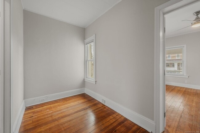 Building Photo - 245 Willetts Ave