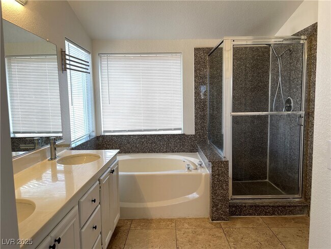 Building Photo - 4364 Mesa Hill Dr