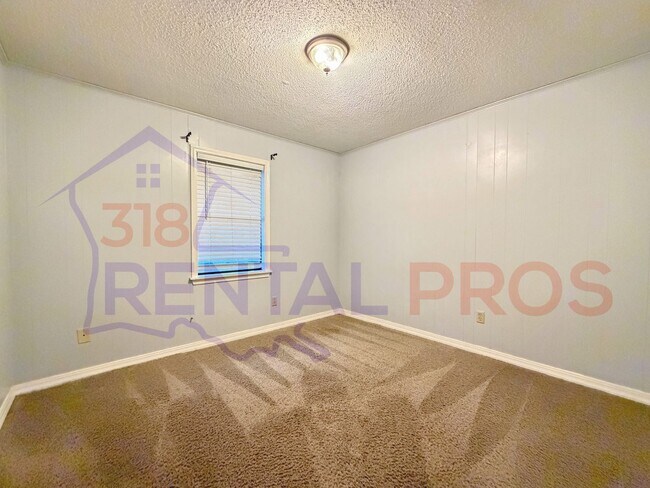 Building Photo - 925/927 Sybil Dr