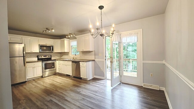 Building Photo - Ephrata Townhome 3 bed 1.5 bath