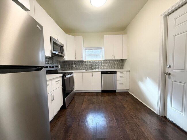 Building Photo - Updated 2BR townhouse with office now available!