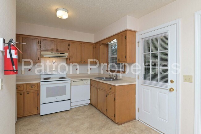 Building Photo - 104-106 Cherry Hall Drive - Outside CoC - TMS#004330-02-018