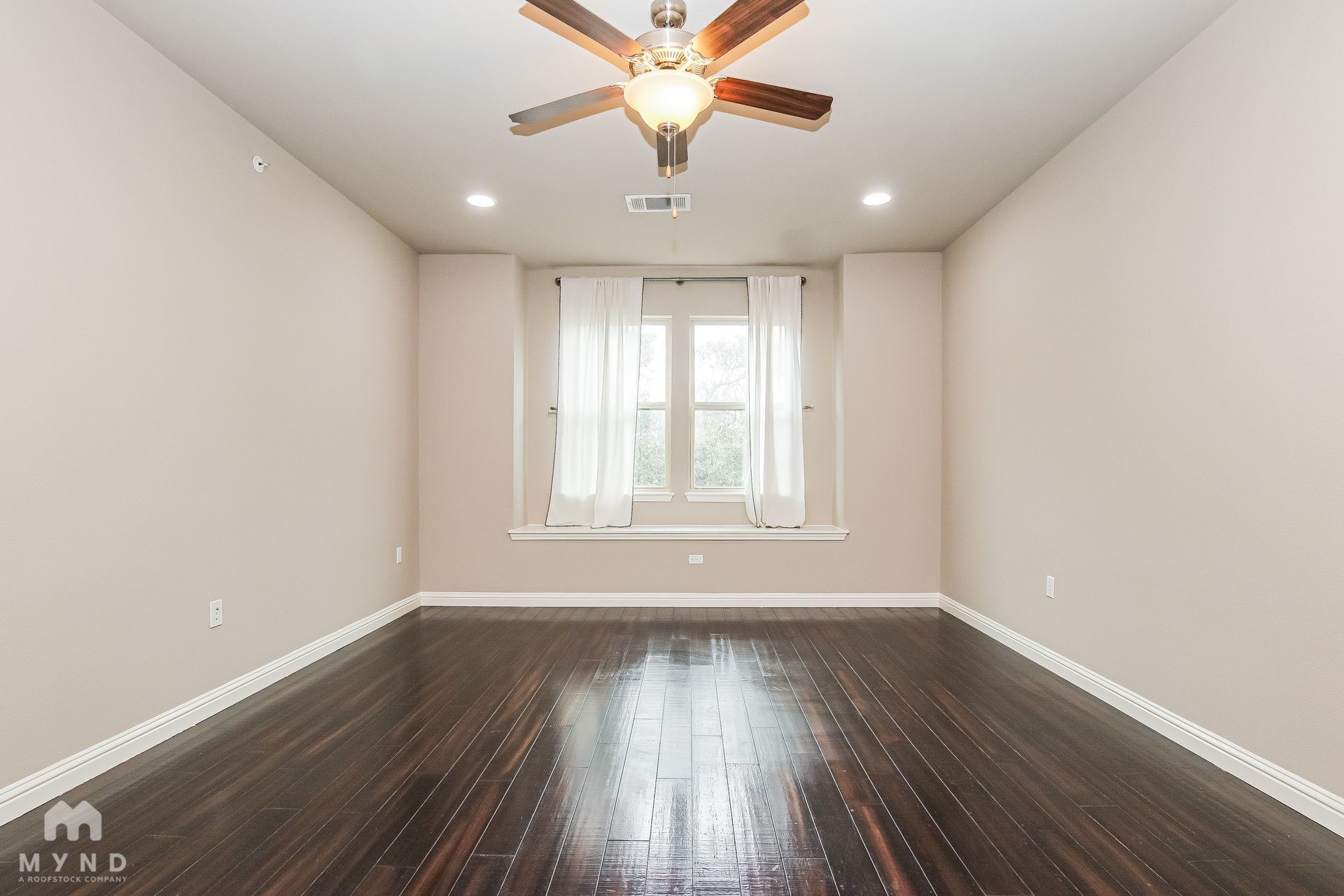 Building Photo - 13800 Lyndhurst St