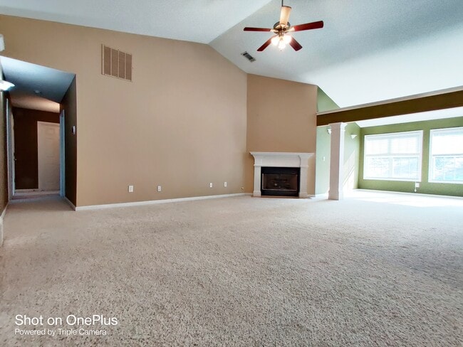 Building Photo - 1352 Fountain Lakes Dr