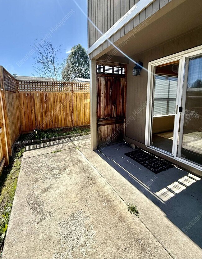 Building Photo - Updated 3 BR/2.5  BA with new flooring and paint!