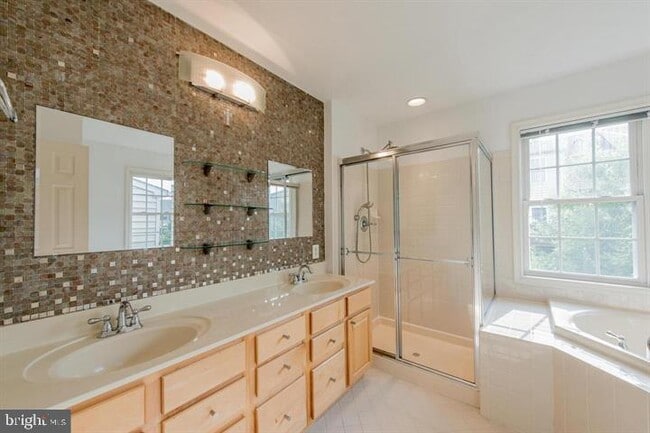 Building Photo - 8823 Montjoy Pl