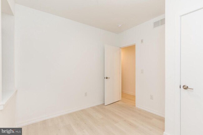 Building Photo - 1247 N 27th St
