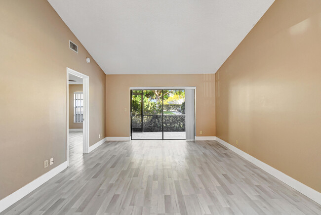 Building Photo - 492 Hardwood Pl