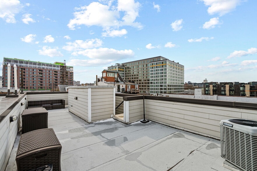 Building Photo - 418 Wallace St