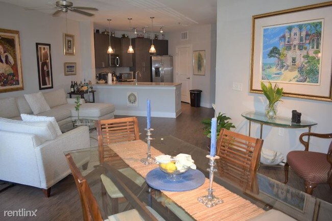 Primary Photo - 215 Promenade Vista Street