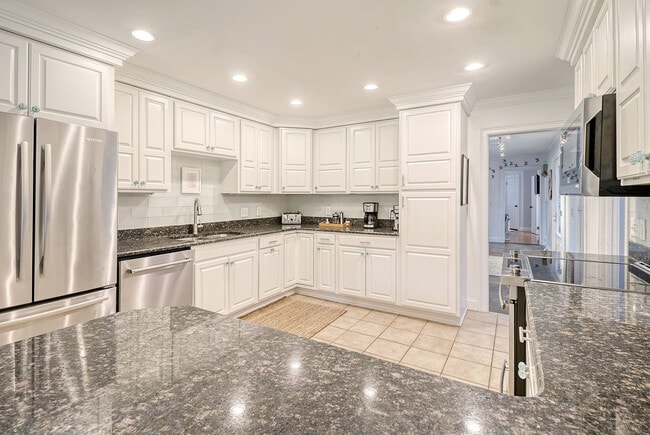 Building Photo - 2808 Seabrook Island Rd
