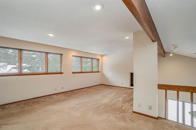 Building Photo - 3301 Thornbrook Ct