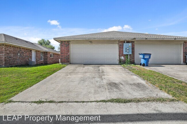 Building Photo - 3 br, 2 bath House - 919 Potomac Dr